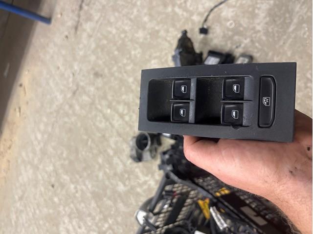 Кнопковий блок керування склопідіймачами передній лівий 5E0959857