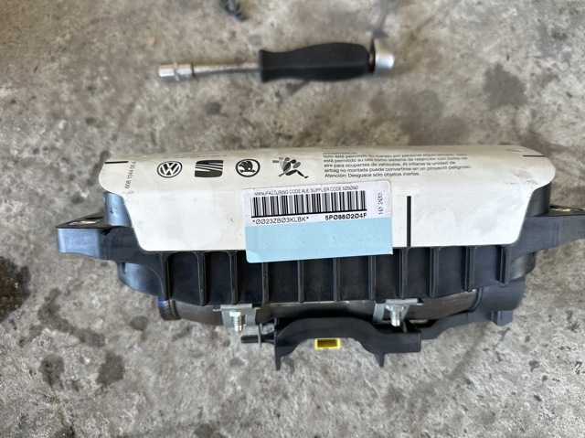 Подушка безпеки пасажира 5P0880204F VAG
