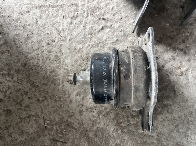 Права подушка мотора 6R0199167AB VAG