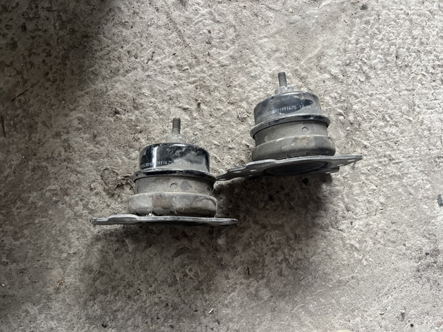Права подушка двигуна 6R0199167S VAG