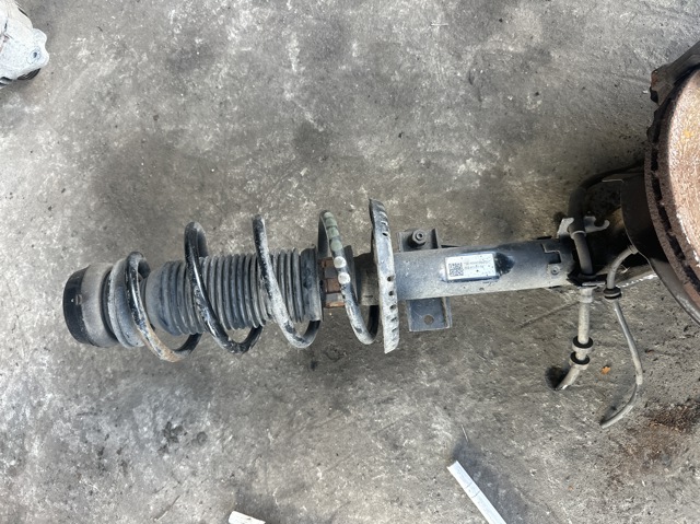 Амортизатори передні 6R0413031BA VAG