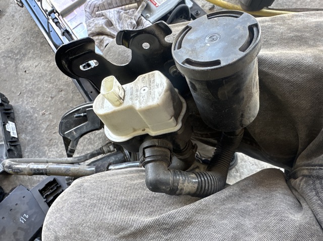 Клапан абсорбера паливних парів 7L0906243 VAG