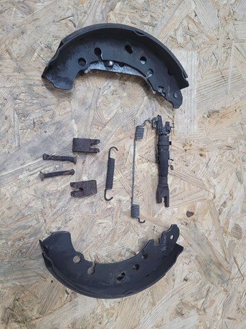Монтажний комплект задніх барабанних колодок 049420D050 TOYOTA