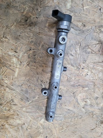 Розподільник палива (рампа), правий 059130090BJ VAG