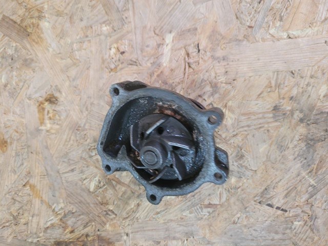 Помпа охолодження Тойота Яріс