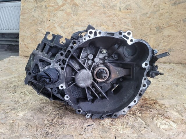 Ручна коробка передач 303002D110 TOYOTA