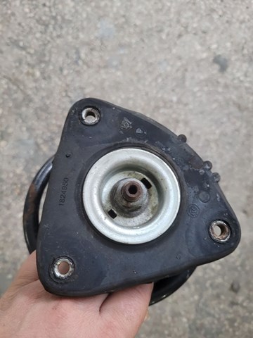 Подушка амортизатора переднього 30681546 VOLVO