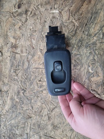 Кнопки переднього правого склопід'ємника 30739078 VOLVO