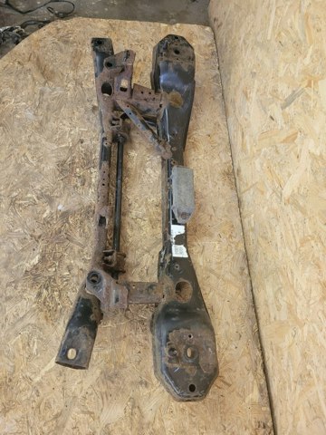 Механізм управління задньої осі Вольво V50