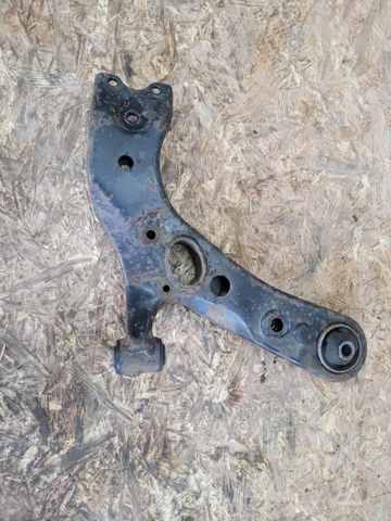 Правий важіль передній нижній підвіски 4806842050 TOYOTA