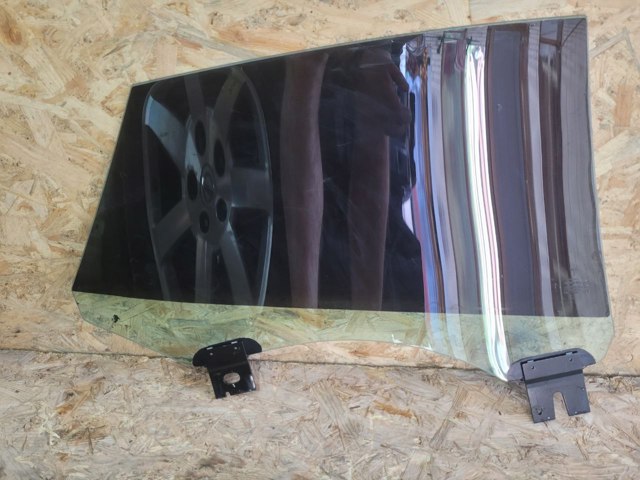 Скло задньої двері правої 600657100D TESLA
