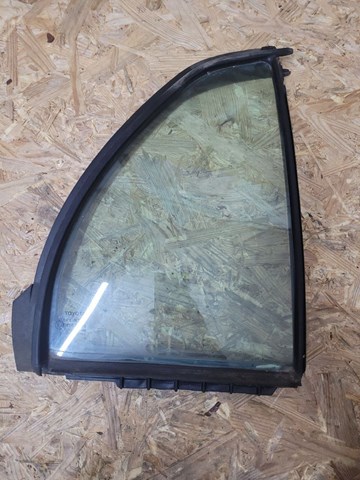 Кватирка двері трикутник, задня, права 681230D050 TOYOTA