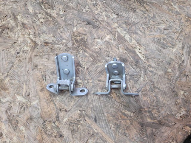 Петля задніх правих дверей 6875032060 TOYOTA