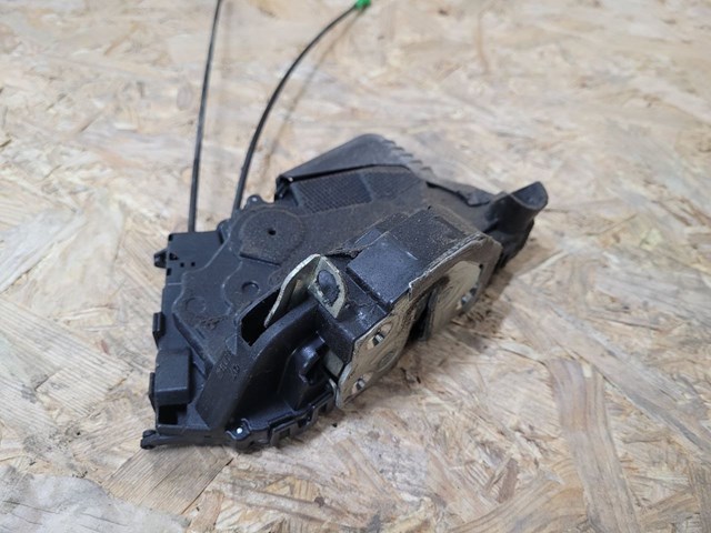 Замок дверей водія 690400D140 TOYOTA