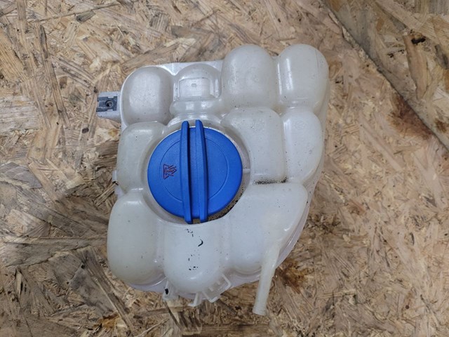Бачок для води 7P0121407 VAG