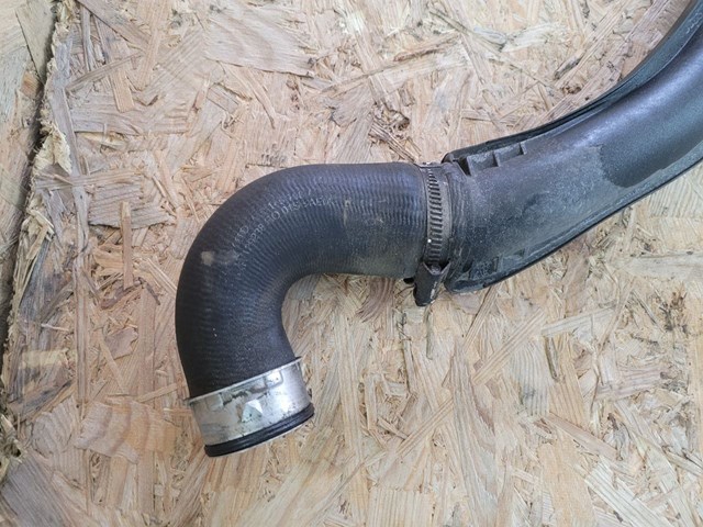 Шланг/патрубок інтеркуллера 7P0145708A VAG