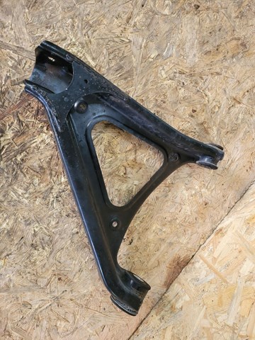 Балансир задній нижній, правий 7P0505352D VAG