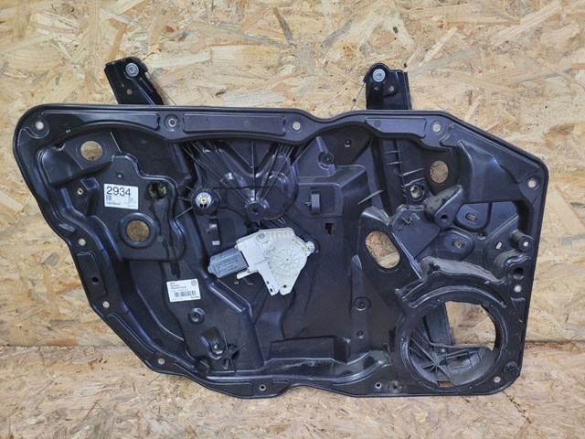 Склопідйомник передньої лівої двері 7P6837755B VAG