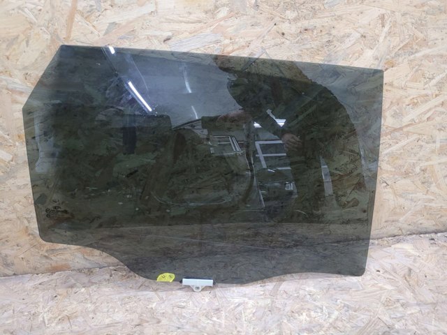 Скло задньої двері правої 834212P010 HYUNDAI