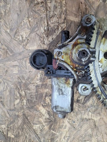 Моторчик склопідйомника двері задніх, лівих 8571042070 TOYOTA