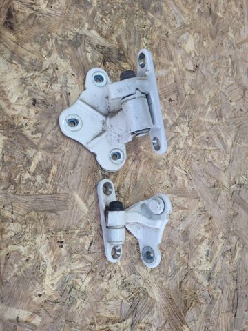 Петля водійських дверей A2517200137 MERCEDES
