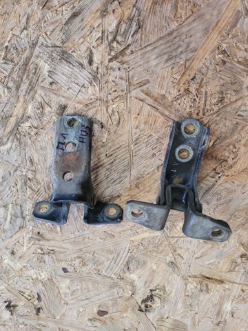 Петля задніх правих дверей MR292179 MITSUBISHI