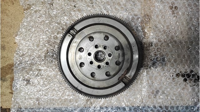 Демпферний маховик 1120A202 MITSUBISHI