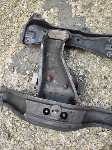 Балка кріплення двигуна 41011FE050 SUBARU