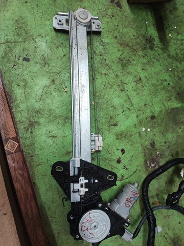 Склопідйомник задніх правих дверей 72710SWAA01 HONDA