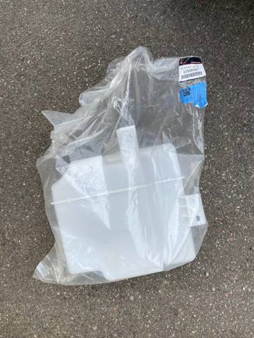 Водяний бачок омивача скла 8260A241 MITSUBISHI