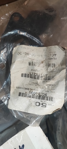 Фланець карбюратора 90284095 OPEL