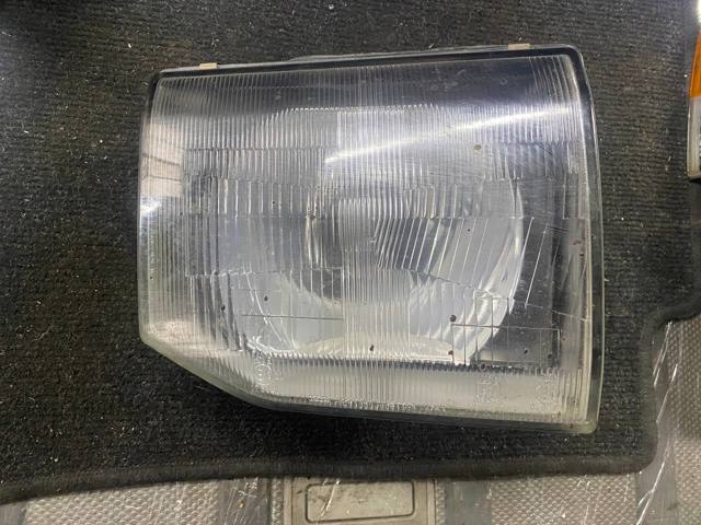 Фара передня права MB831072 MITSUBISHI