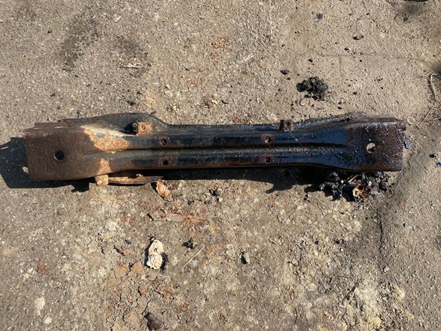 Підрамник передній MR448035 MITSUBISHI