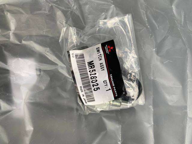 Датчик ліхтарів заднього ходу MR528025 MITSUBISHI