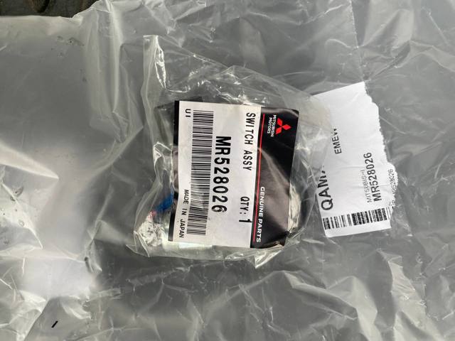 Датчик заднього ходу MR528026 MITSUBISHI