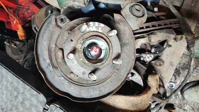 Захист гальмівного диска заднього, лівого MR569389 MITSUBISHI