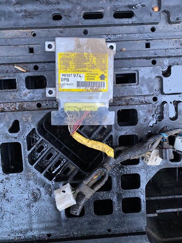 Модуль-процесор управління подушки безпеки MR587974 MITSUBISHI
