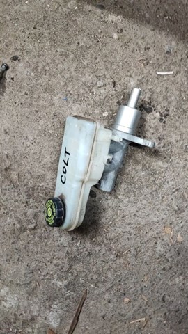 Бачок головного гальмівного циліндру MR955857 MITSUBISHI