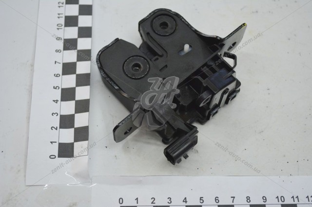 Замок і ручка дверей задка 905039326R RENAULT