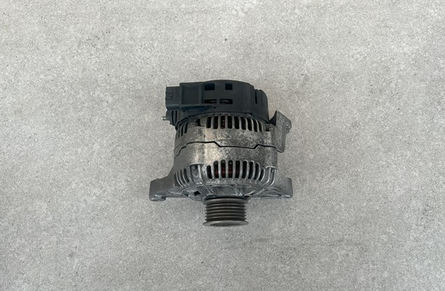 Генератор автомобільний 0120335008 BOSCH