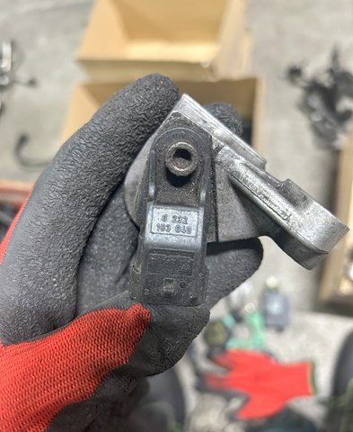 Датчик обуртів распредвалу 0232103040 BOSCH