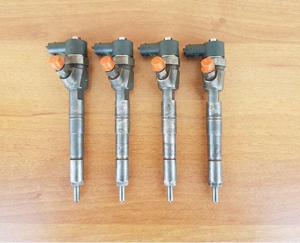 Форсунка дизельна в зборі, розпилювач + тримач 0445110327 BOSCH