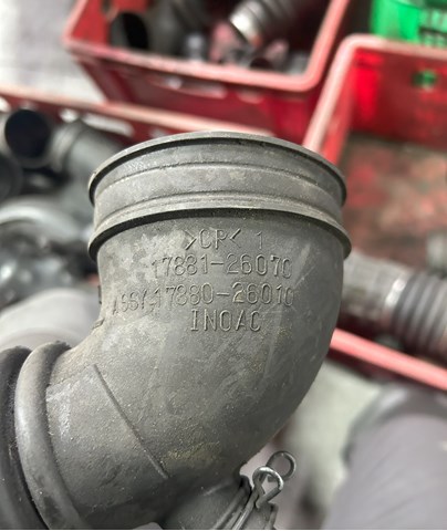 Патрубок повітряний, вихід повітряного фільтра 1788126070 TOYOTA