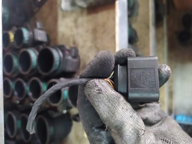 Роз'єм (фішка) датчика витрати повітря 1J0973705 VAG