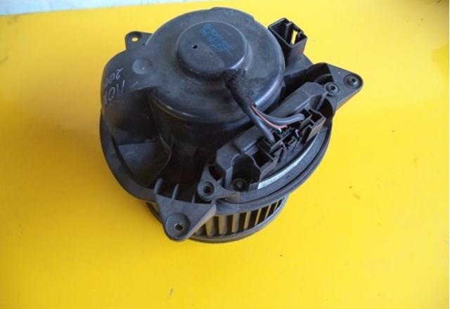 Мотор вентилятора печки (отопителя салона)  3S7H-18456-AB