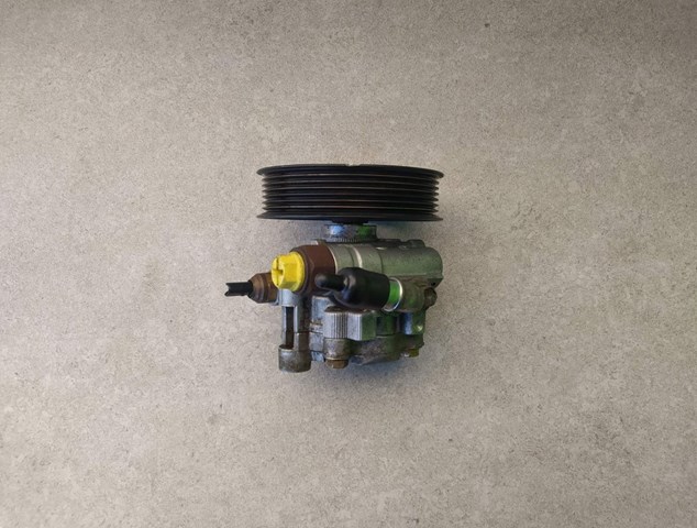 Насос рульового механізму Тойота Авенсіс Verso