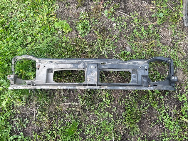 Установча панель передня 8200411916 RENAULT