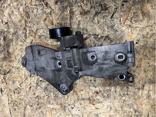 Кронштейн генератора (натяжний) 8200669494 RENAULT