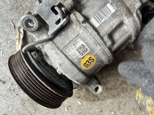 Компресор кліматичної установки 8T0260805F VAG