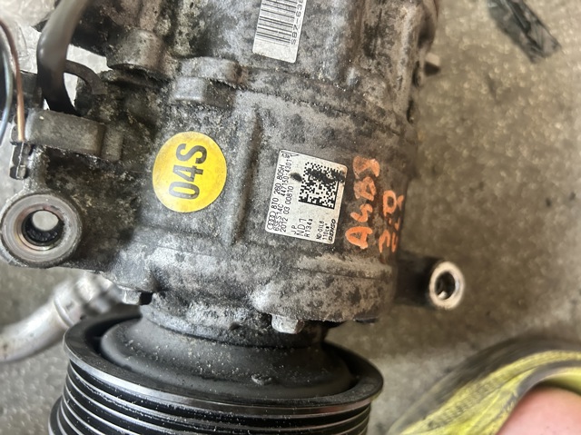 Компресор кондиціонера 8T0260805H VAG